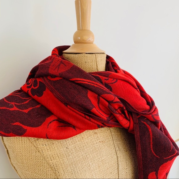 Red pashmina - Picture 3 of 9